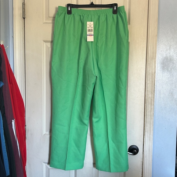 NWT Alfred Dunner palm green pull on pants size 18 - Picture 2 of 4